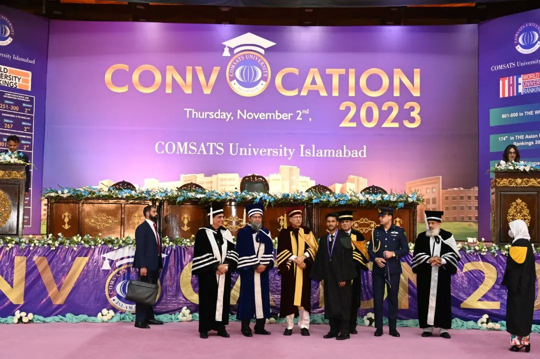 CUIofficial's tweet photo. Congratulations to all the Medalists of #CUI, Islamabad Campus on receiving their hard earned medals from President of Pakistan Arif Alvi. Rector CUI Prof. Dr. Sajid Qamar and Campus Incharge Sohail Asghar were also present on this proud occasion
#CUINews #CUIOfficial #CUIISB https://t.co/YSYUqHQXuG