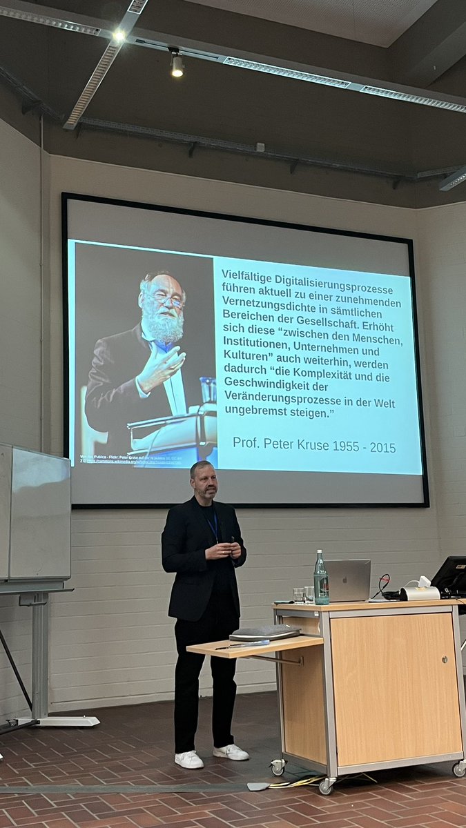 Abschlusskonferenz vom Projekt <a href="/dialoge_pse/">DiAL:OGe</a> mit der Keynote von <a href="/MichaPallesche/">Micha Pallesche</a> zum Lernen in der #KulturDerDigitalität.
