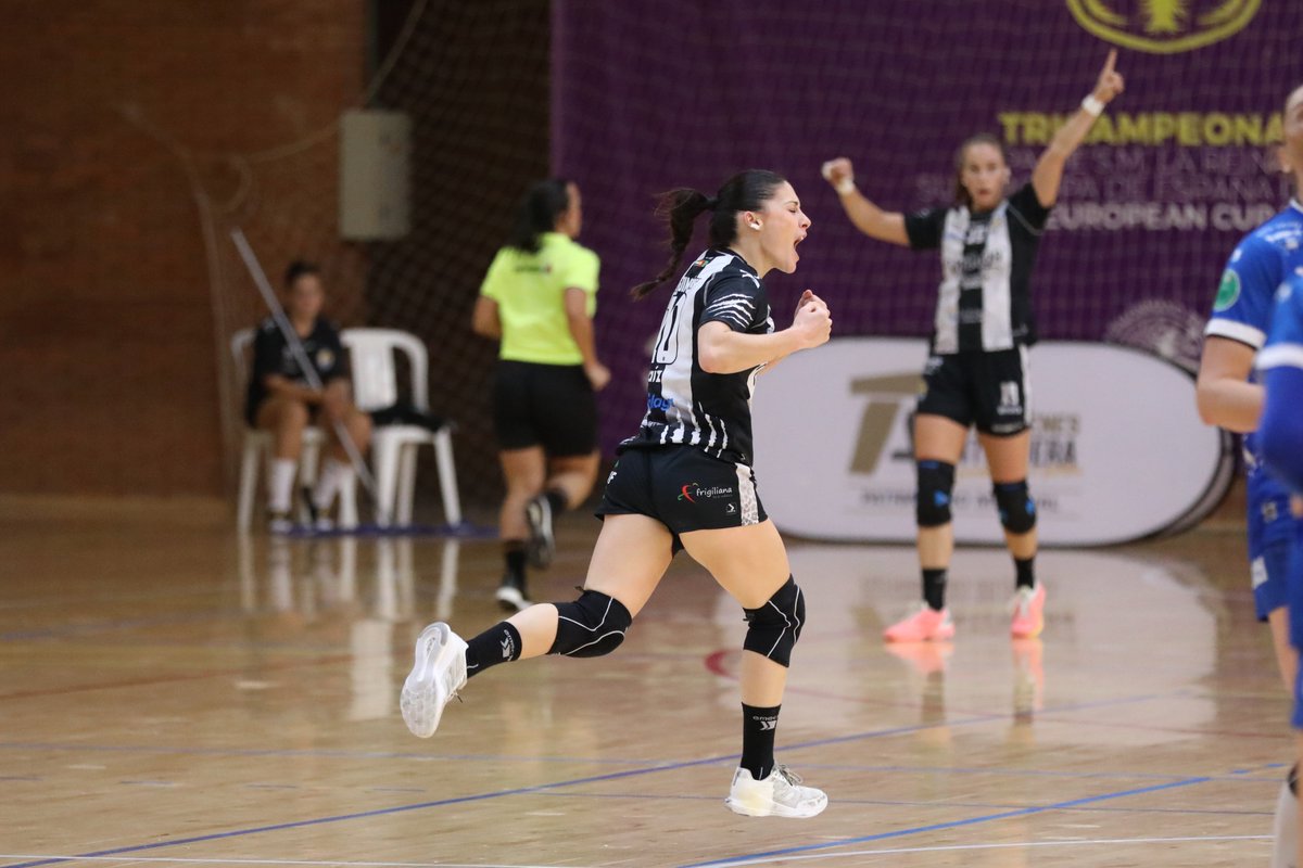 IberdrolaDHF's tweet photo. 😍 2⃣0⃣0⃣ 𝒗𝒆𝒄𝒆𝒔 @solesbm 

💚 El alma de @BMMalagaCosta llega a los 𝐝𝐨𝐬 𝐜𝐞𝐧𝐭𝐞𝐧𝐚𝐫𝐞𝐬 de partidos en la #LigaGuerrerasIberdrola... todos, en el 𝐜𝐥𝐮𝐛 𝐝𝐞 𝐬𝐮 𝐯𝐢𝐝𝐚

😳 ¡En ellos, ha anotado 8⃣6⃣4⃣ 𝐠𝐨𝐥𝐞𝐬! 

🔥 ¡Enorme, #Guerrera!

#SheLovesHandball https://t.co/pHm3HZ9Hka