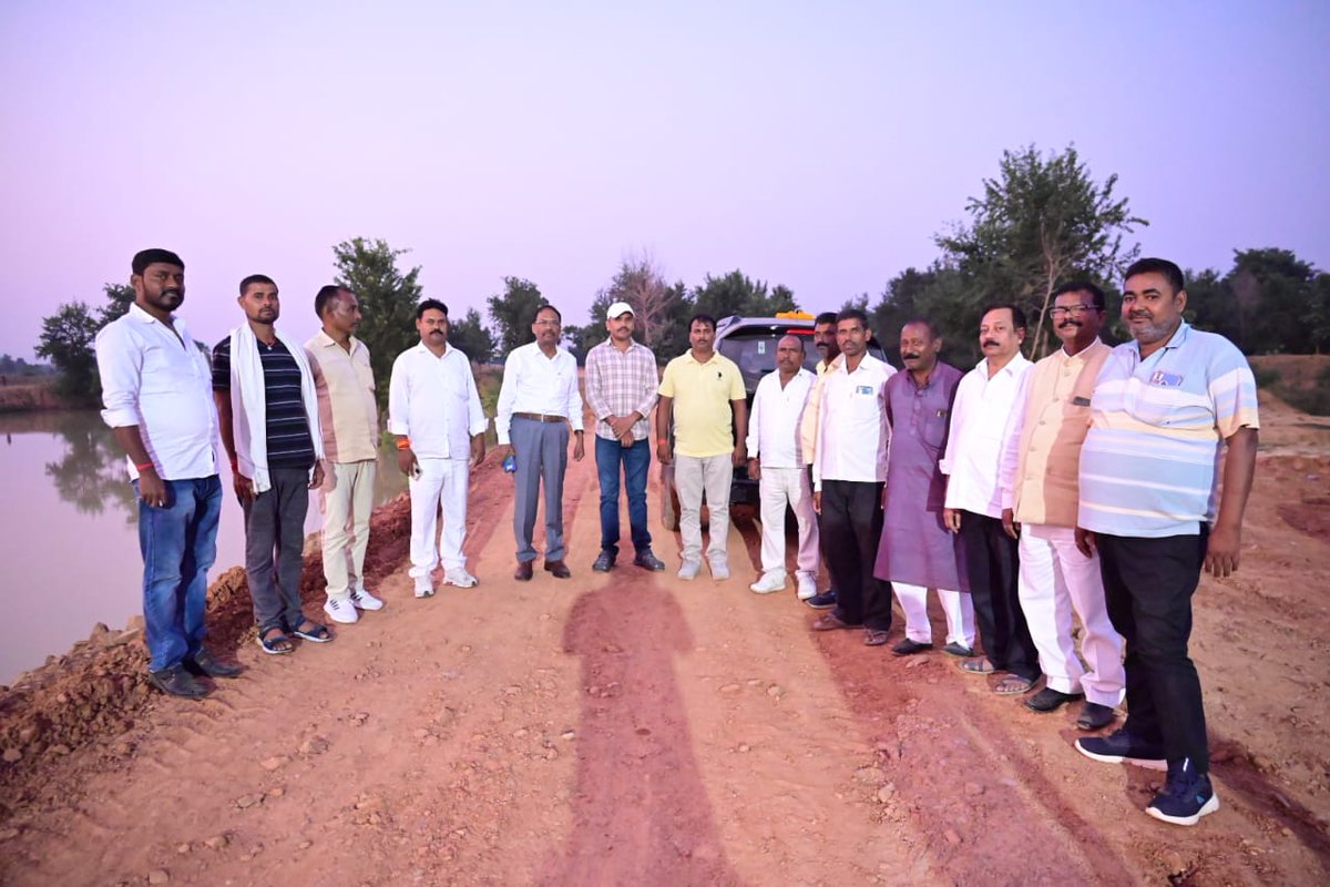 LSNP4Bihar's tweet photo. #LSNP के जनसंपर्क अभियान का काफ़िला राष्ट्रीय अध्यक्ष पद्मश्री डॉ जगदीश प्रसाद के नेतृत्व में पहुँचा जमुई के लक्ष्मीपुर, जहाँ भारी संख्या में उपस्थित लोगो ने माननीय राष्ट्रीय अध्यक्ष डॉ जगदीश प्रसाद के विचारों को सुना और पूरे उत्साह से  विजयी बनाने की बात की। https://t.co/Re6LT55Fh6