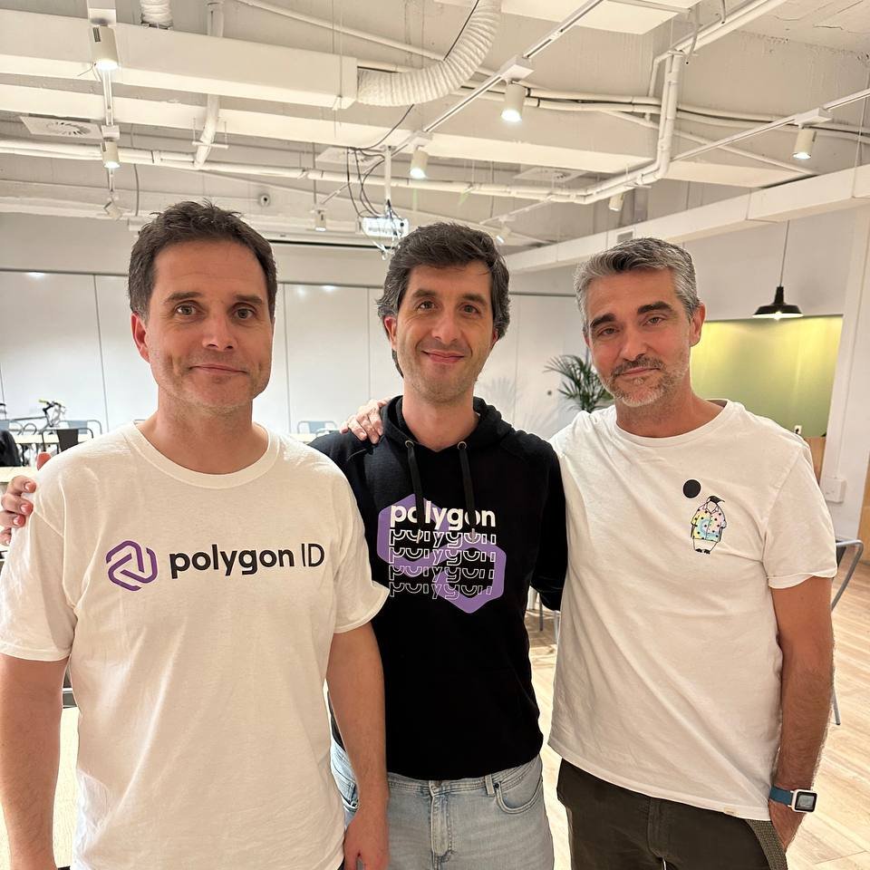 PolygonGuildBRC's tweet image. No storm can stop us from Building ⛈️

Yesterday&apos;s meetup was 🔥🔥🔥

🗣️Tnx: 
@AlexRos32543400t, @cryptobenkei, @KrlsMata
#PolygonID, #zkEVM ,#decentralizedcommunities

🫡Sponsor:
@AticcoWorkspace

👏Partners: 
@w3blabstudio, @ContextDao, @W3blabBarcelona &amp;amp; @mutantsbeer