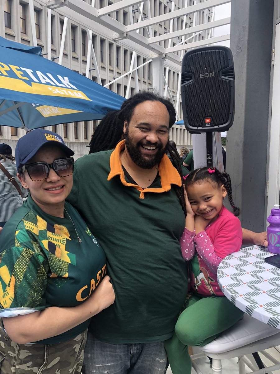pjchudson's tweet photo. The city is awash with green and gold and the atmosphere is ELECTRIC!!! Tune is for our Bok victory broadcast at 1pm #BokMagic @CapeTalk https://t.co/xtrG8GhRit