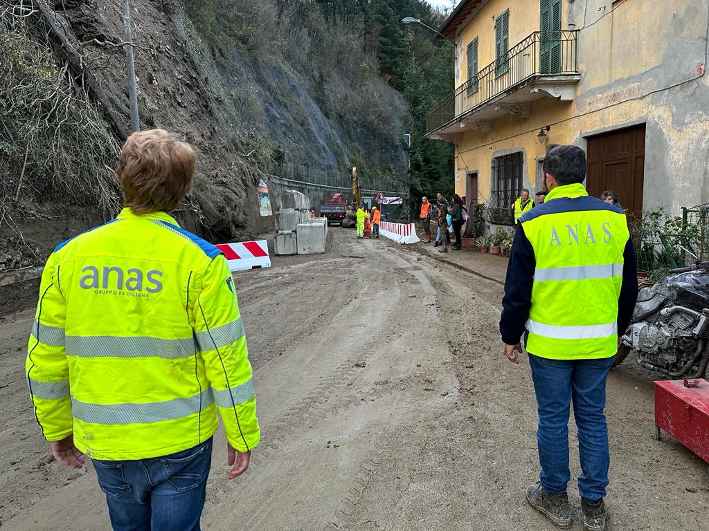 StradeAnas's tweet photo. ☔️#Maltempo #EmiliaRomagna
👷Squadre #Anas in azione sul territorio per gli interventi di sicurezza e viabilità
⛔️#SS45 “di Val di Trebbia”
Dettagli⤵️
https://t.co/0gMftsrejR https://t.co/9gapsaKlry