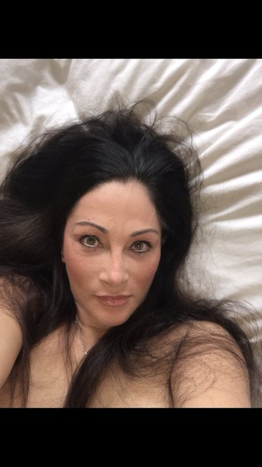 Wishing you all a very naughty weekend 😈😈 all take care . 😘😘😘 https://t.co/lWuG5WhsoK