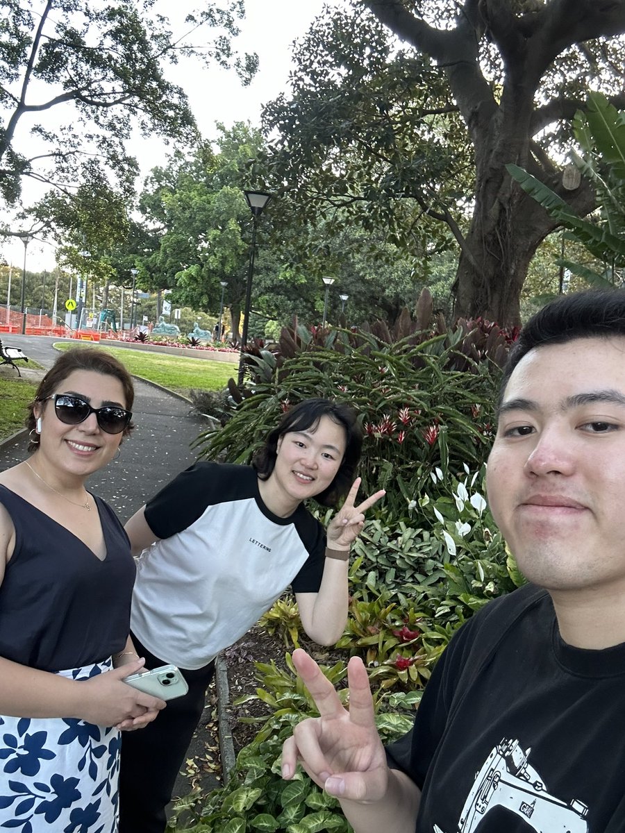 Mina1Cheng's tweet photo. Wonderful memories at #EAPS2023! Enjoyed engaging conversations with the brilliant PhD candidates Sarah  Esmaeili, @JundayKeerat , and our old friend @tmy_gong . Grateful for the inspiring moments and connections made at the conference 🌱🧫🧬🔬🦖 https://t.co/R6lQzWrmVl