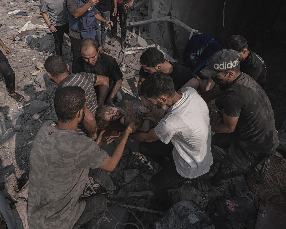 gazanotice's tweet photo. An Israeli airstrike on Buraij refugee camp in the middle of Gaza strip caused a huge destruction and dozens of casualties &amp; injuries.
@azaizamotaz9 https://t.co/ZsGNXCTzSj