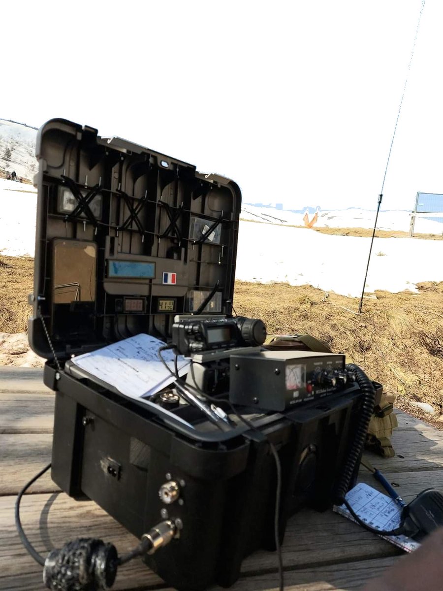 adrasec49's tweet photo. L'adrasec49 est équipée de talky walky avec panneau solaire et powerbox permettant une grande autonomie.
elle possÚde également une gobox autonome pour des liaisons départementale et nationale. https://t.co/93F9nqVv4v