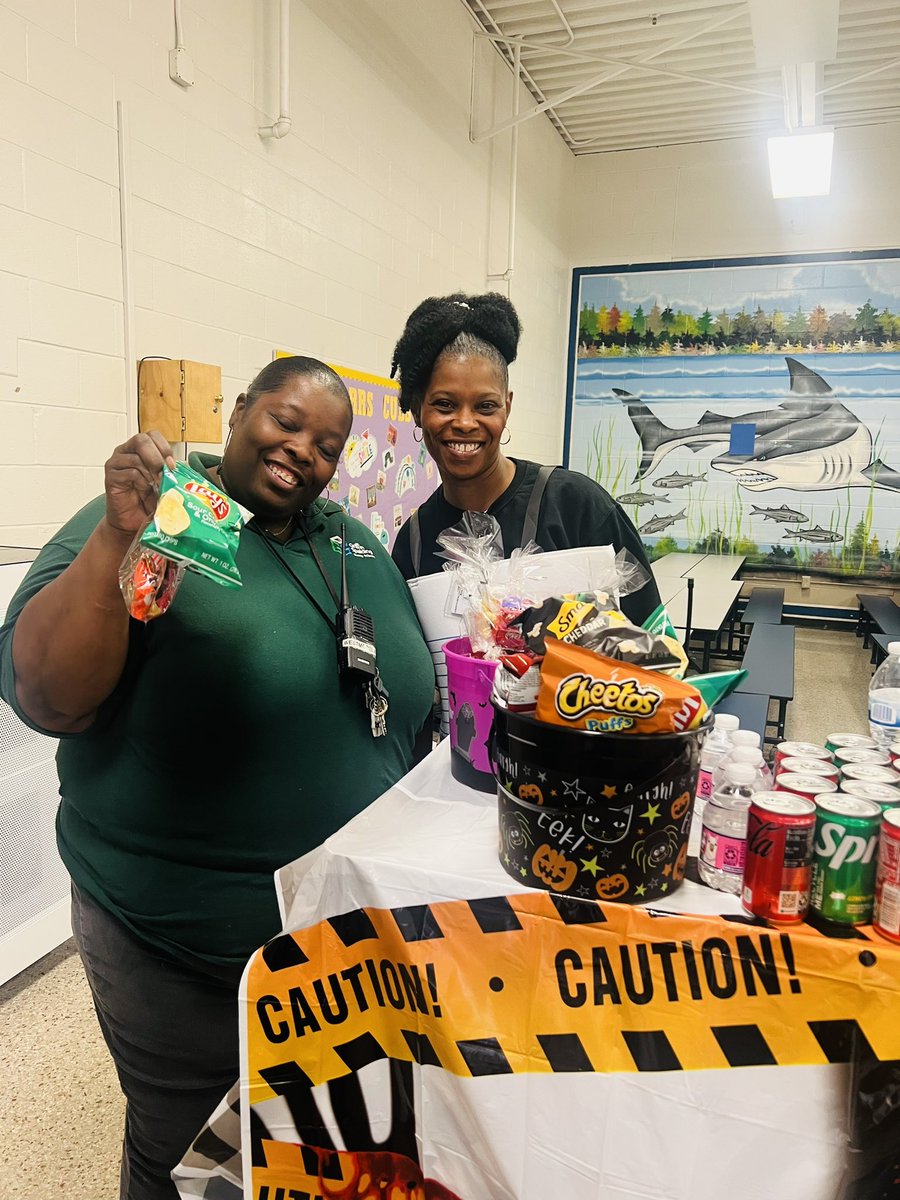 gscsCollier's tweet photo. @KimMitchell96 @OrrsElementary @MrsJacksonGSCS The Treat Cart was so much fun. The smiles from our amazing faculty and staff were priceless. We are soaring in excellence. 🌟🌟🌟 https://t.co/hDTfwjzQT9