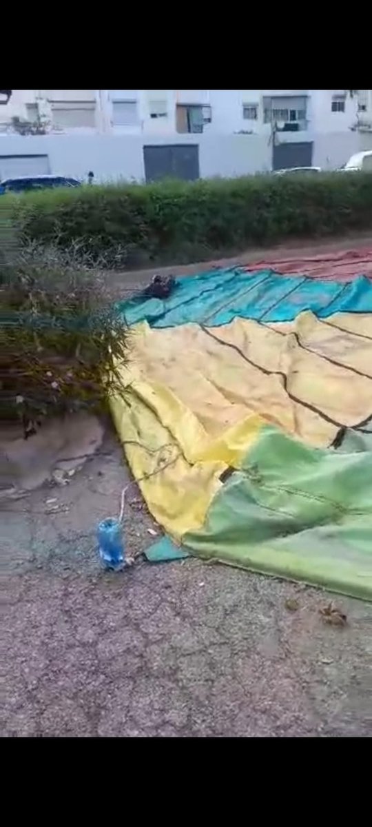 EvaRozG's tweet photo. Nos llegan imágenes de la feria de Burjassot donde han vuelto a montar los imputados por la muerte de mi niña. Se supone que ha pasado un ingeniero... El @Ayto_Burjassot asegura que los papeles están en regla. No hemos aprendido nada, los papeles no salvaron a Vera. #SonrisaVera https://t.co/Zu2Jpk7FET