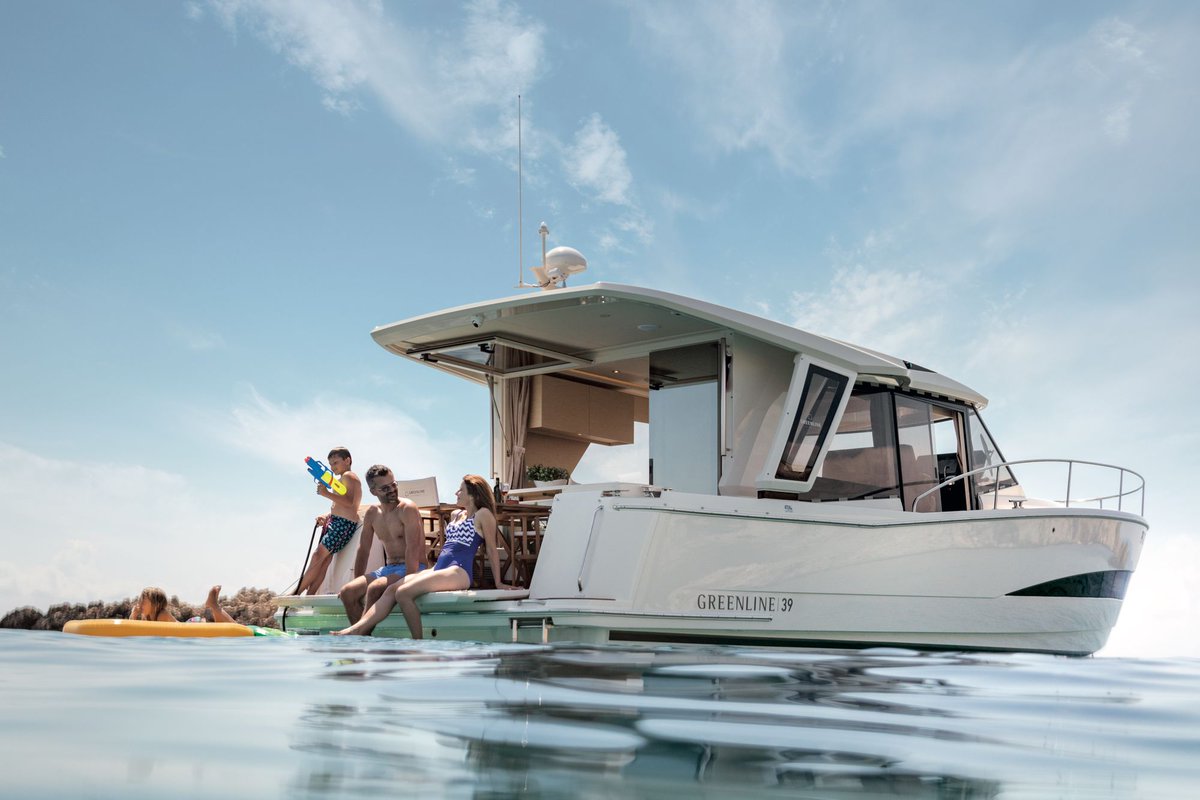 greenlineyachts's tweet photo. Bring your beach toys aboard the Greenline 39.
•
•
•
#GL39 #GreenlineYachts #ResponsibleBoating #SustainableYachting #MindfulCruising #solar #yachtdesign #hybrid #SilentYachting #electric #ev #electricboating #GLlyfestyle #yachtinglifestyle #familyyachting #hdrive #edrive https://t.co/IPZ5Jx44Yi