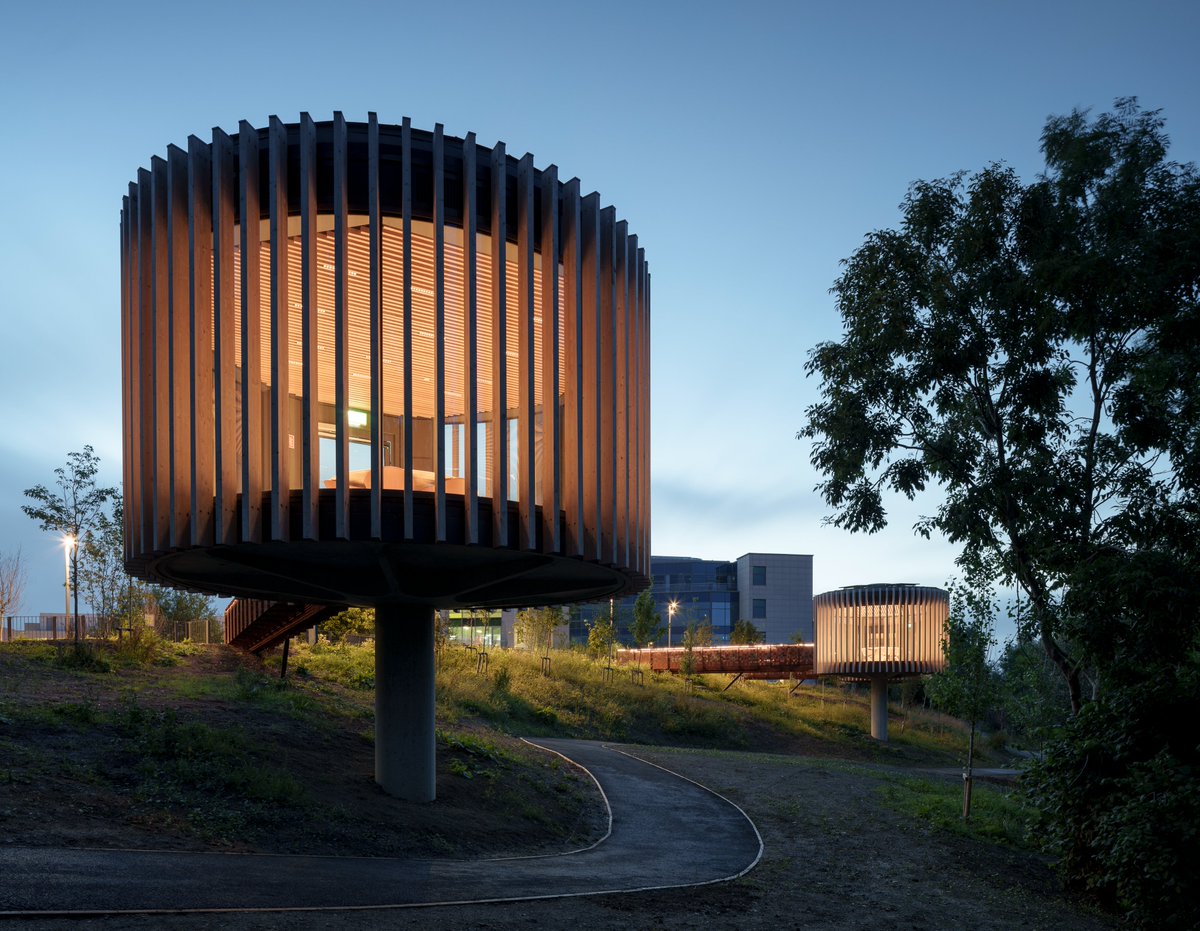 MOLA_Arch's tweet photo. MOLA's Sustainable Meeting Pods at Cherrywood just won 'Green Building of the Year' at the 2023 ICIA ! These biophilic meeting spaces are not only beautiful but also highly energy-efficient, generating 300% of their power needs. Kudos to the team! #GreenBuilding #Sustainability https://t.co/ijvS5ZRyWu