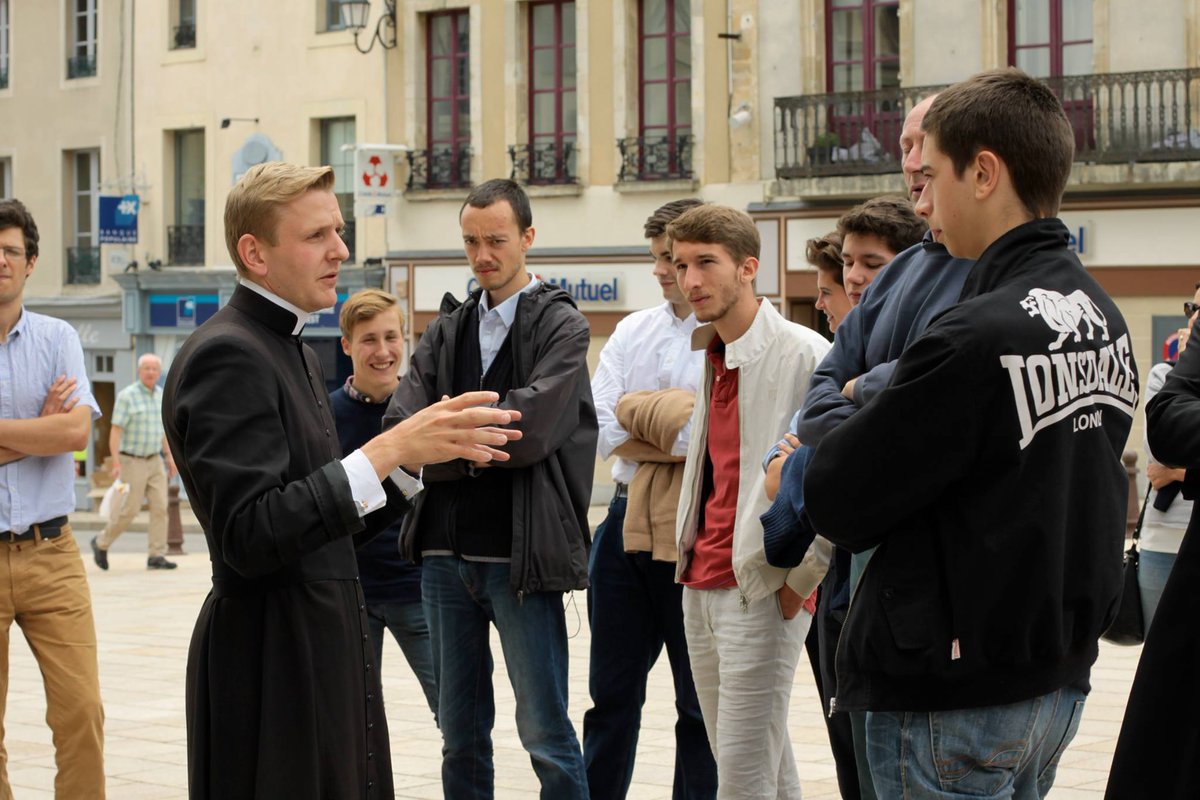 FoiaResearch's tweet photo. We added a new article on the French Academia Christiana, a Catholic #Identitarian association which brings together religious fundamentalist and neo-Nazi constituents. Directed by Victor Aubert, AC is guided by a group of Christofascist clerics. #France https://t.co/NYt2gjCHIT https://t.co/6ds7cu0Jno