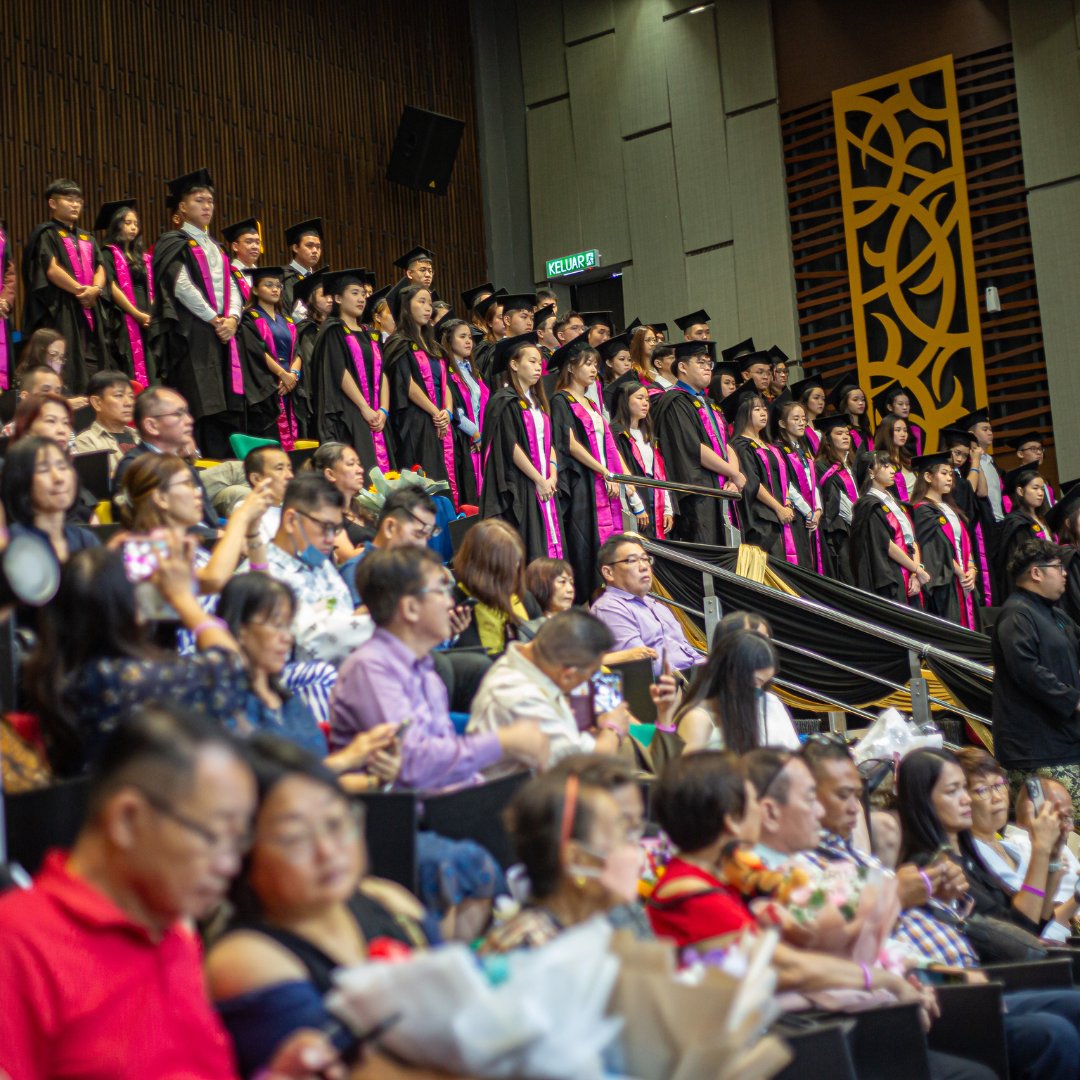 CurtinUni's tweet photo. ππ Congratulations to our Curtin Malaysia graduates! ππ
We celebrate your incredible journey and the culmination of your hard work and dedication. Graduation is not just a milestone; it's a testament to your resilience and determination.
#CurtinUniversity #CurtinGrad https://t.co/xnGO9ajJed
