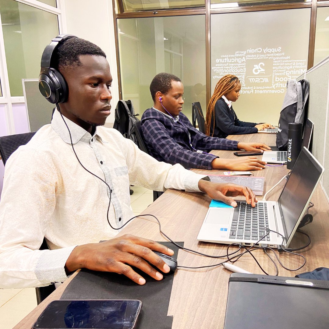 CSMTechAfrica's tweet image. Behind the scenes at CSM Kenya! Our incredible team hard at work, turning dreams into reality!  

#CSMTech #lifeatcsm #TechGeniuses #OfficeVibes #TeamWork