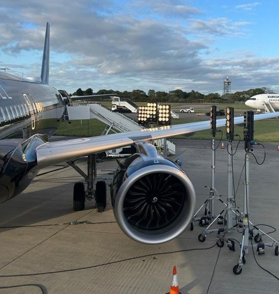 aaibgovuk's tweet photo. A Special Bulletin concerning damage to several cabin windows on an Airbus A321-253NX (G-OATW) which departed London Stansted Airport on 4 Oct 2023 has been published

https://t.co/kgHLtV9gHK https://t.co/Ew3MvQ7N9T