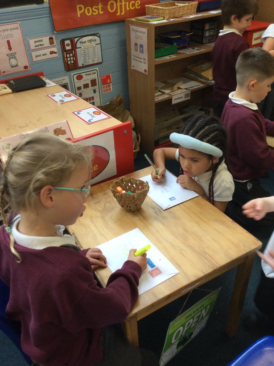 ThamesideSch's tweet photo. In year 1, we have enjoyed using and exploring our new mud kitchen and post office area! #eaglestps #hawkstps https://t.co/4hIAFtSHPV