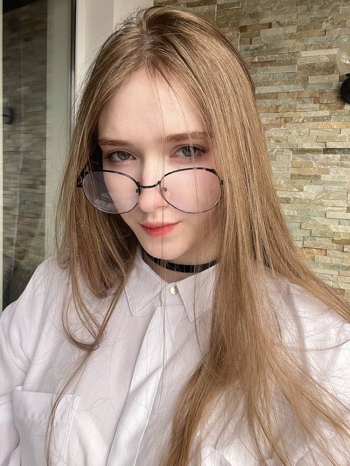 Selfie 📚 https://t.co/7XLEalVnre