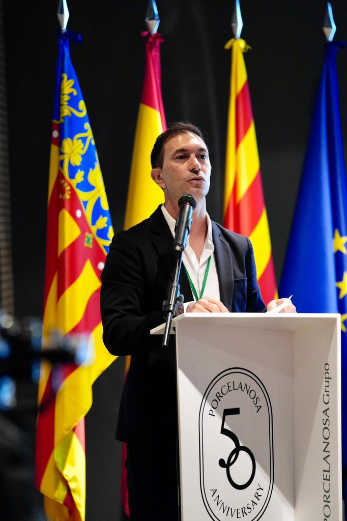 AVEmpresarios's tweet photo. Darío Grimalt, presidente del #forumAVE, nos da la bienvenida a esta nueva edición en la que compartiremos inquietudes y valores en torno a la empresa familiar #ConectandoForums23 https://t.co/gbFXsx4dio