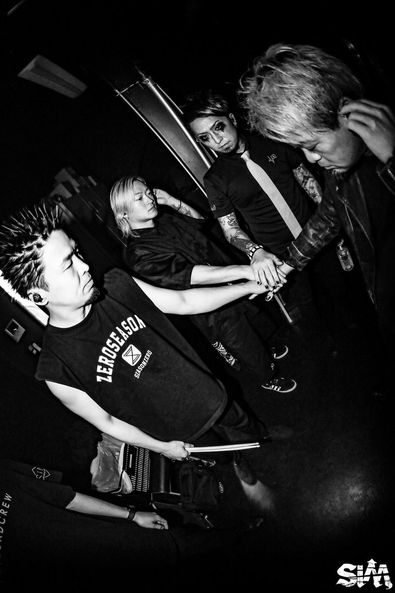 MAHfromSiM's tweet photo. I formed this crazy reggae punk band 19yrs ago today! 🎂

SiM結成19周年、20年目に突入😈🔥🐾

#SiM https://t.co/TBOHoS2iNl