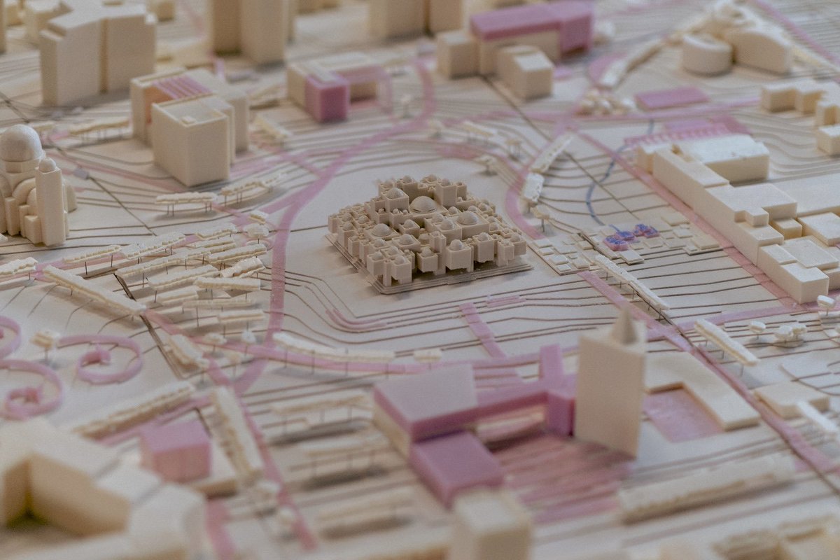 trinahoti's tweet photo. Among w/ architects &amp; sociologists from @fh_dortmund &amp; @Rektorati, we successfully rethought the Uni of Prishtina’s campus, infusing life through dance &amp; enhancing public spaces with greenery. 💡🌱 
Celebrated our intensive urban perception experience from this summer via Zoom 🙂 https://t.co/fUR6Mv2713