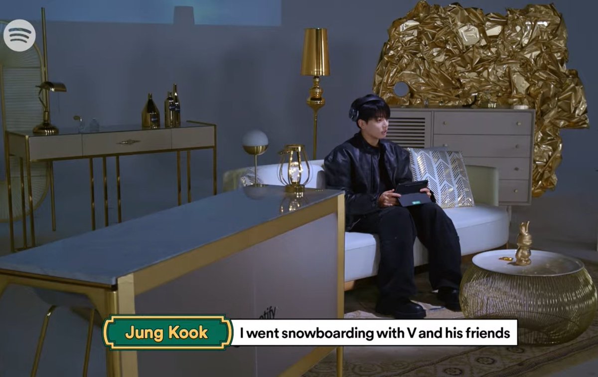 koovarbie's tweet photo. 🐰: I went snowboarding with V and his friends.

OMG!!!! TAEKOOK😭😭😭😭 https://t.co/CEvNaUsQHA