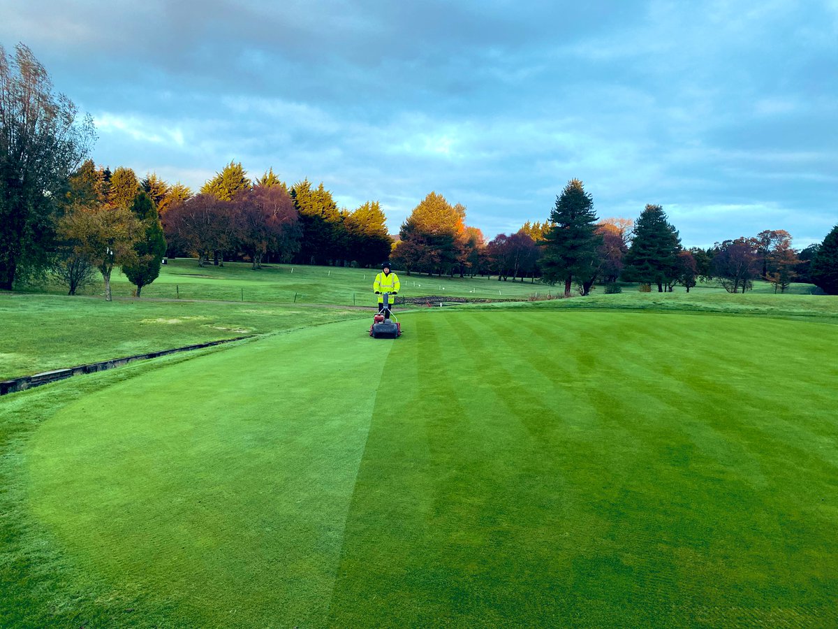 mattpurcell35's tweet photo. Just after a solid tine 8mm and a depth of 6” inches, new lad james out hand mowing for the first time, new to greenkeeping, some decent lines, wonder who is teacher is, 👍🤔, @WGC_live @WarrenpointGC @NIrelandBigga @BIGGALtd https://t.co/NcrmKI7Qii