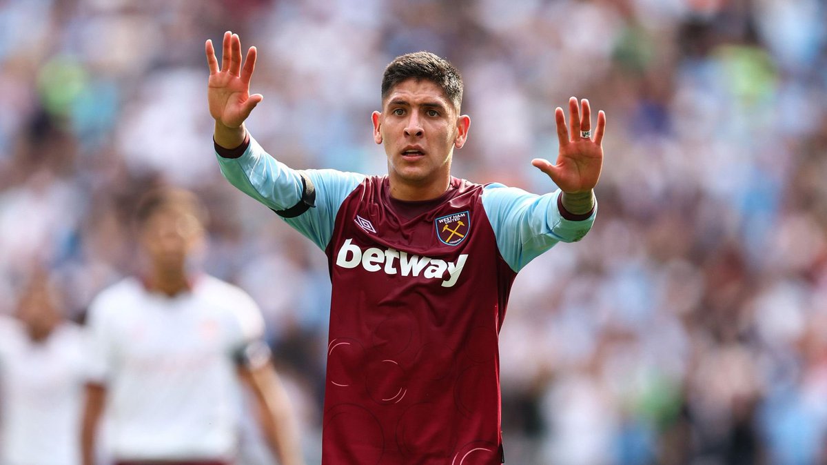 HammersNetwork's tweet photo. Who was your West Ham Player of the Month for October? https://t.co/cRVacHFBgN