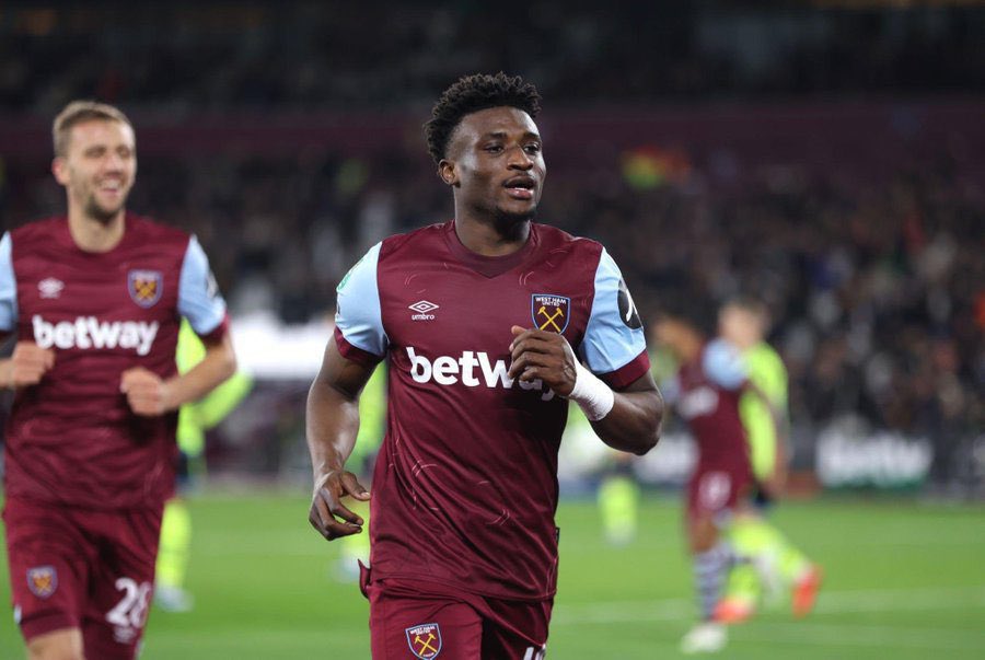 HammersNetwork's tweet photo. Who was your West Ham Player of the Month for October? https://t.co/cRVacHFBgN