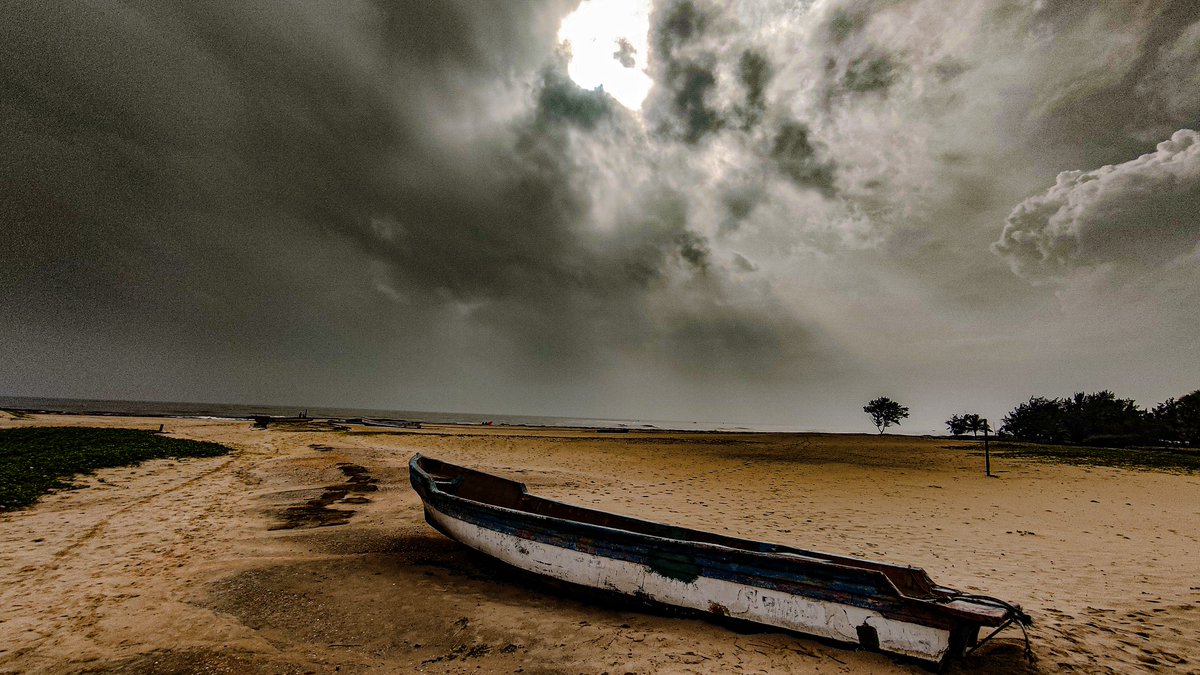 kalydhas's tweet photo. A rainy season https://t.co/XyYxZhOCTN