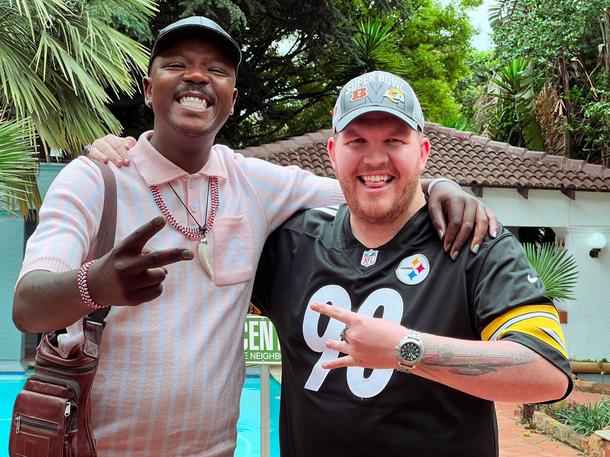 hawXli's tweet image. Had a dope chat with @TherealTolAssMo at the studio the other day. Great dude!! 

His interview with @GarethCliff is out now on @CliffCentralCom. Check it out! 🔥 #tolassmo

🔗 bit.ly/GG311023