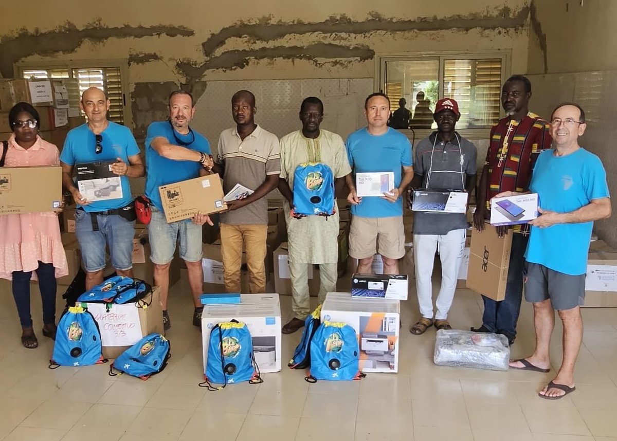 Policía Local Murcia (@murciapolicia) on Twitter photo El pasado domingo finalizó en #Senegal la campaña de asistencia sanitaria en oftalmología, óptica y ginecología llevada a cabo por la #ONG <a href="/AzulenAccion/">Azul en Acción</a> , nacida en el seno de <a href="/MurciaPolicia/">Policía Local Murcia</a>
👁️1800 consultas
👓1200 han corregido la vista
💉288 cirugías de cataratas
#MuyGrandes 👏🏻 El pasado domingo finalizó en #Senegal la campaña de asistencia sanitaria en oftalmología, óptica y ginecología llevada a cabo por la #ONG <a href="/AzulenAccion/">Azul en Acción</a> , nacida en el seno de <a href="/MurciaPolicia/">Policía Local Murcia</a>
👁️1800 consultas
👓1200 han corregido la vista
💉288 cirugías de cataratas
#MuyGrandes 👏🏻