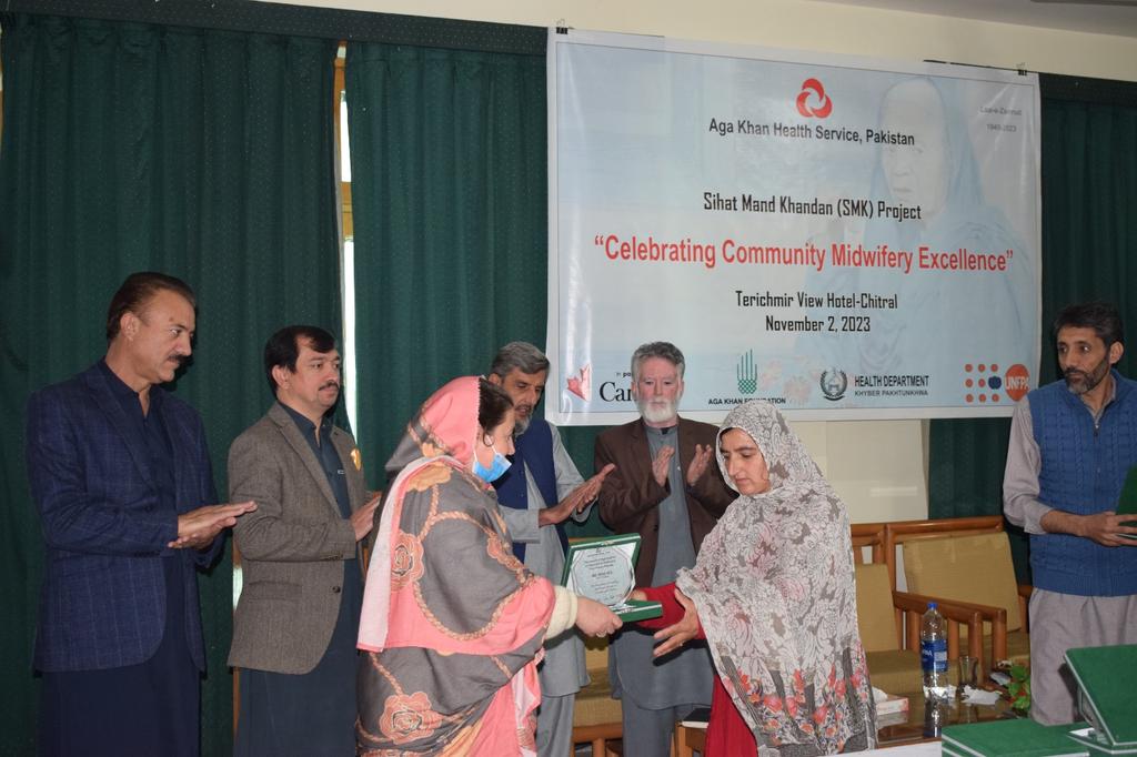 The Community Midwifery Excellence Seminar was a great opportunity to learn from their experiences and insights (2/2) #midwivesavelives @UNFPAPakistan @AKFCanada