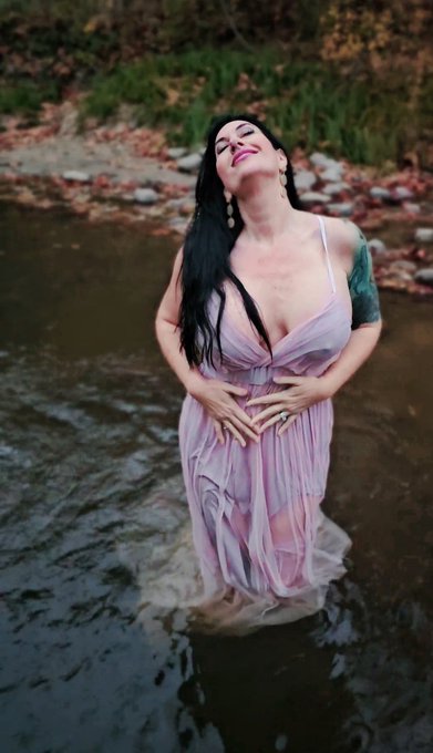 If you saw me taking pictures in the park, what would you do? 😉 https://t.co/lX1Sw3hmS0<a href="/tag/superbowl"class="tags"><span>#superbowl</span></a>