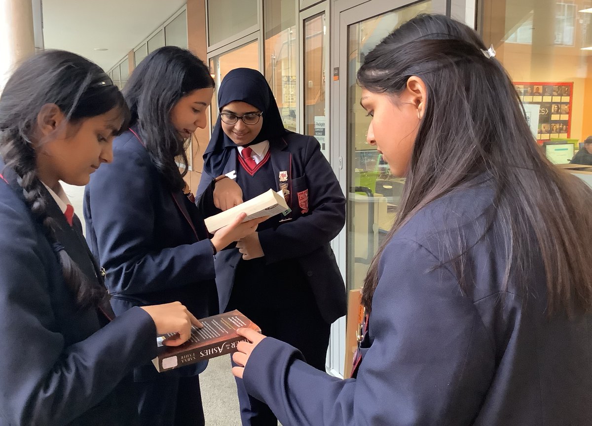 PleckgateHigh's tweet photo. 📚This week saw the opening of our Pop Up Library at lunch in the Year 11 Winter Garden.
Thank you to our pupil librarians who will be running the Pop Up Library on a weekly basis.
#PleckgateHigh https://t.co/wGYmNvvwEB