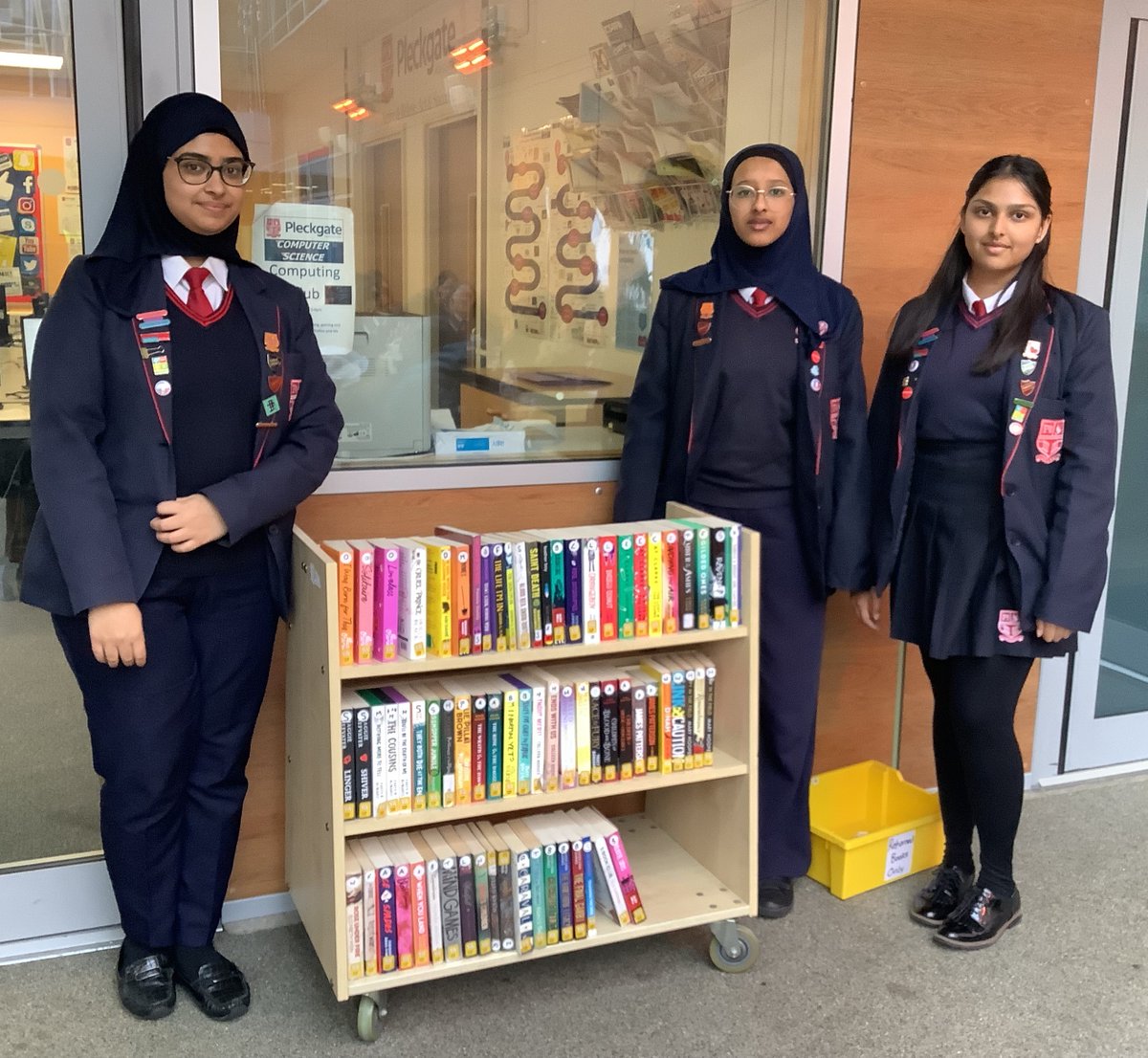 PleckgateHigh's tweet photo. 📚This week saw the opening of our Pop Up Library at lunch in the Year 11 Winter Garden.
Thank you to our pupil librarians who will be running the Pop Up Library on a weekly basis.
#PleckgateHigh https://t.co/wGYmNvvwEB