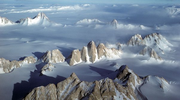 SamathaBad67522's tweet photo. When did the Queen Alexandra Mountains emerge from the depths of time? Join us on a journey to uncover the secrets of their formation. 🌋🌍 #GeologicalHistory #QueenAlexandraMountains #Antarctica 
https://t.co/EohhnN44SV https://t.co/po3CXIdaUW