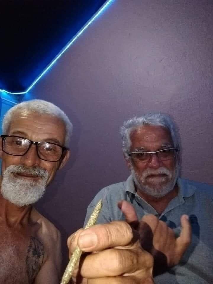 Essa amizade neim vai durar muito
Eu e meu amigo em 2072