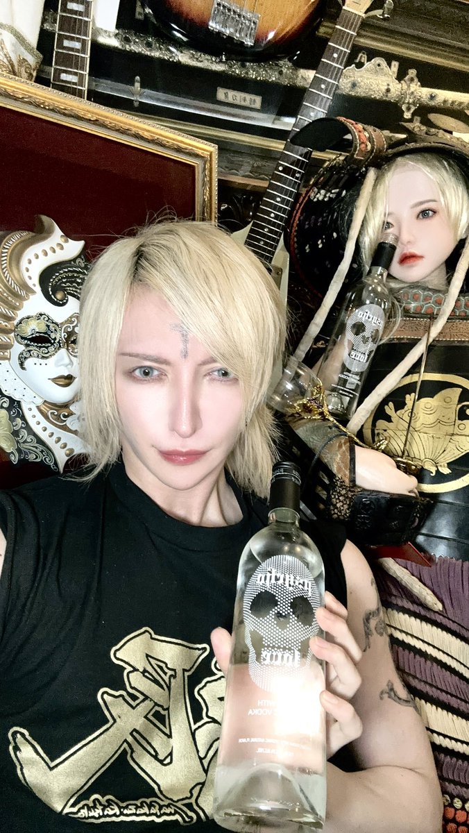 MiA_guitar_0917's tweet photo. HYDEさん監修PSYCHO LOVE。
最高に美味しかったです。

親友luzくんも嫁たちも最高の美味しいと大喜び。
飲みやすく美味しいのは勿論なんだけど酒飲みの僕にとってとても嬉しかったのが…

次の日に全然残らないこと。笑

やっぱり良いお酒は次の日残らないので最高です。 https://t.co/Gg7mcQAnU3