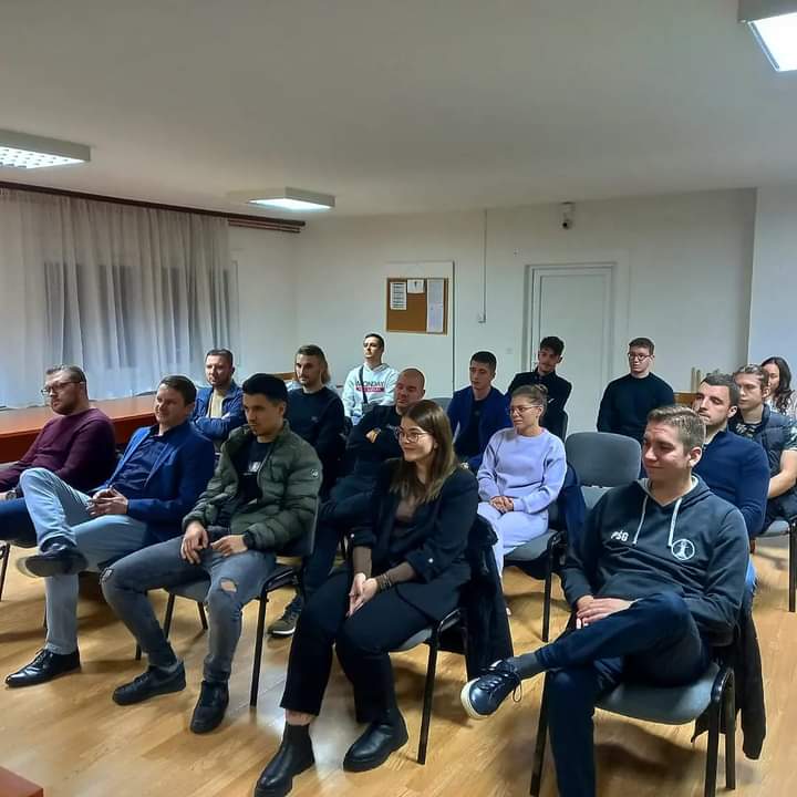 MHDZ_PZ's tweet photo. IZABRANO NOVO VODSTVO MHDZ-A PEŠČENICA-ŽITNJAK

Jučer je održana izborna skupština MHDZ-a  Peščenica-Žitnjak na kojoj su izabrani novi članovi PO Peščenica-Žitnjak.

Za predsjednicu je izabrana Marina Štrk te novi članovi PO. https://t.co/qoHU8OLOec