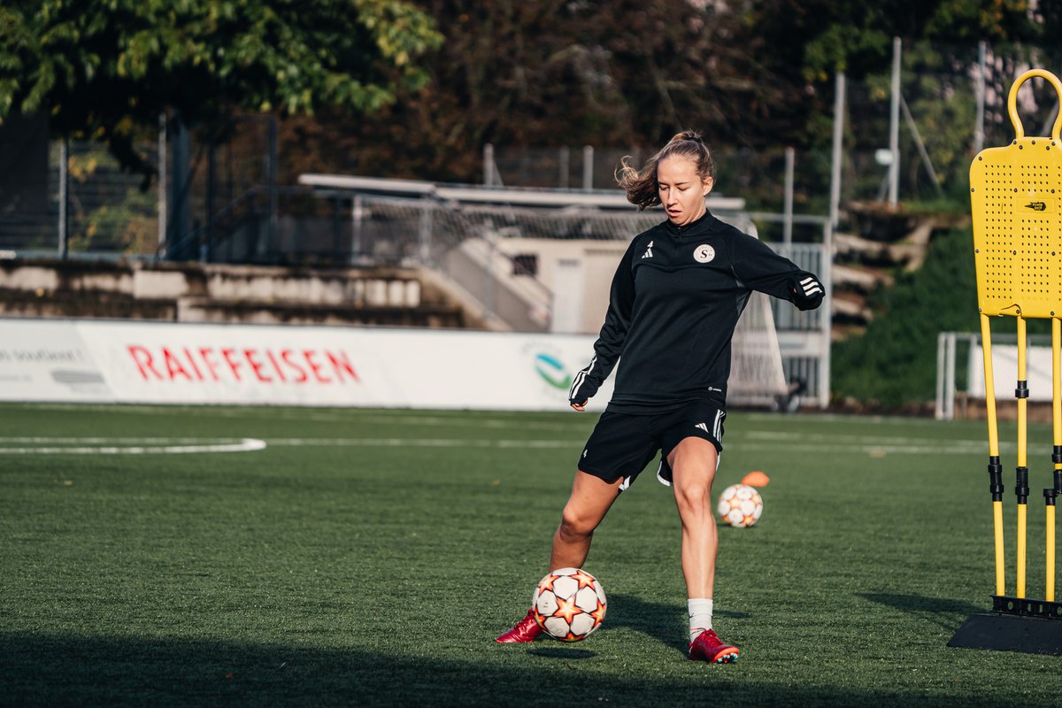 ServetteFCCF's tweet photo. 𝐀𝐛𝐨𝐮𝐭 𝐭𝐡𝐢𝐬 𝐦𝐨𝐫𝐧𝐢𝐧𝐠 📸

Dernière préparation avant la réception de Thoune demain à la Fontenette 💪🔥

#NotreVilleNotreClub https://t.co/BPvVCElagg