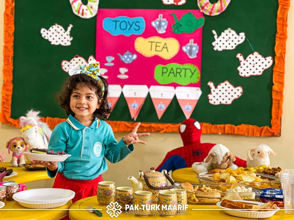 PakTurkMaarif's tweet photo. Sipping, smiling, and sharing stories at the tea party with the cute little Maarfian! ☕🍰
#PakTurkMaarif #TeaPartyTime https://t.co/AbKAP6iu9x