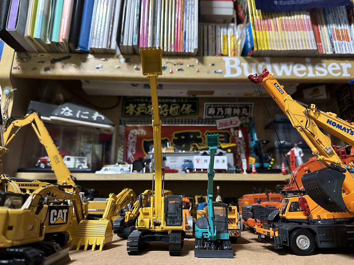 UmaTakoyaki3150's tweet photo. フォローワー様からのご依頼
大きさを比較してみました🙇♂️
#kobelcokenki
#コベルコ建機
#SK55SR
#PC200
#重機ミニチュア https://t.co/PWtCO8tgED