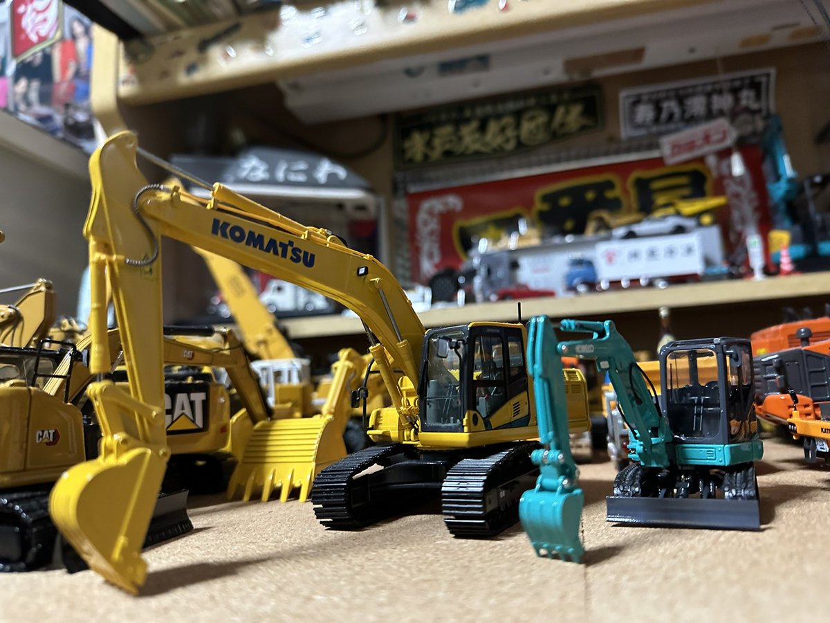 UmaTakoyaki3150's tweet photo. フォローワー様からのご依頼
大きさを比較してみました🙇♂️
#kobelcokenki
#コベルコ建機
#SK55SR
#PC200
#重機ミニチュア https://t.co/PWtCO8tgED