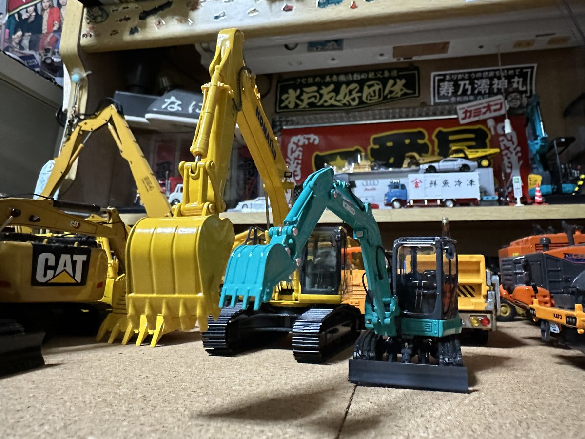 UmaTakoyaki3150's tweet photo. フォローワー様からのご依頼
大きさを比較してみました🙇♂️
#kobelcokenki
#コベルコ建機
#SK55SR
#PC200
#重機ミニチュア https://t.co/PWtCO8tgED