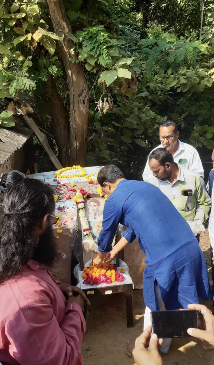 yesvedprakash's tweet image. दिलों पर राज करने वाले हिन्दी फ़िल्मों के महान कलाकार स्वर्गीय प्रेमनाथ जी की पुण्यतिथि पर उनकी समाधि स्थल पर श्रद्धांजलि कार्यक्रम में शामिल । इस अवसर पर उनके जीवन से जुड़े कई रोचक घटनाओं से अवगत होने का अवसर मिला ।#PremNath