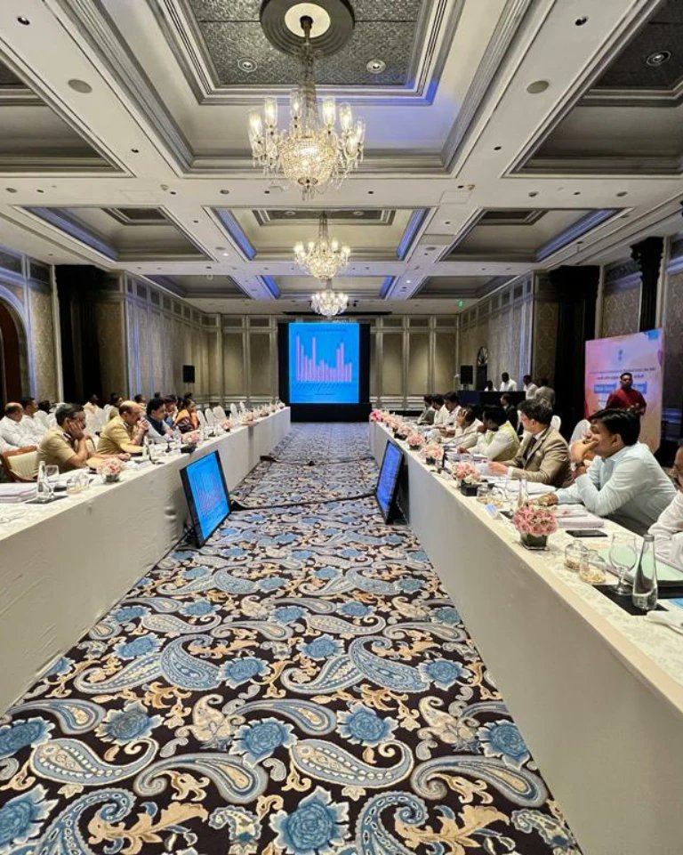NCSC_GoI's tweet photo. बैठक में मुख्य सचिव (गृह विभाग), पुलिस महानिरीक्षक ओर सभी वरिष्ठ प्रशासनिक अधिकारियों के साथ अनुसूचित जाति एवं अनुसूचित जनजाति (अत्याचार निवारण) अधिनियम से सम्बन्धित विषयों पर समीक्षात्मक बैठक की। #राष्ट्रीय_अनुसूचित_जाति_आयोग #article338 #NCSC #Scheduled_Castes #StateReview https://t.co/YfndfKclp4