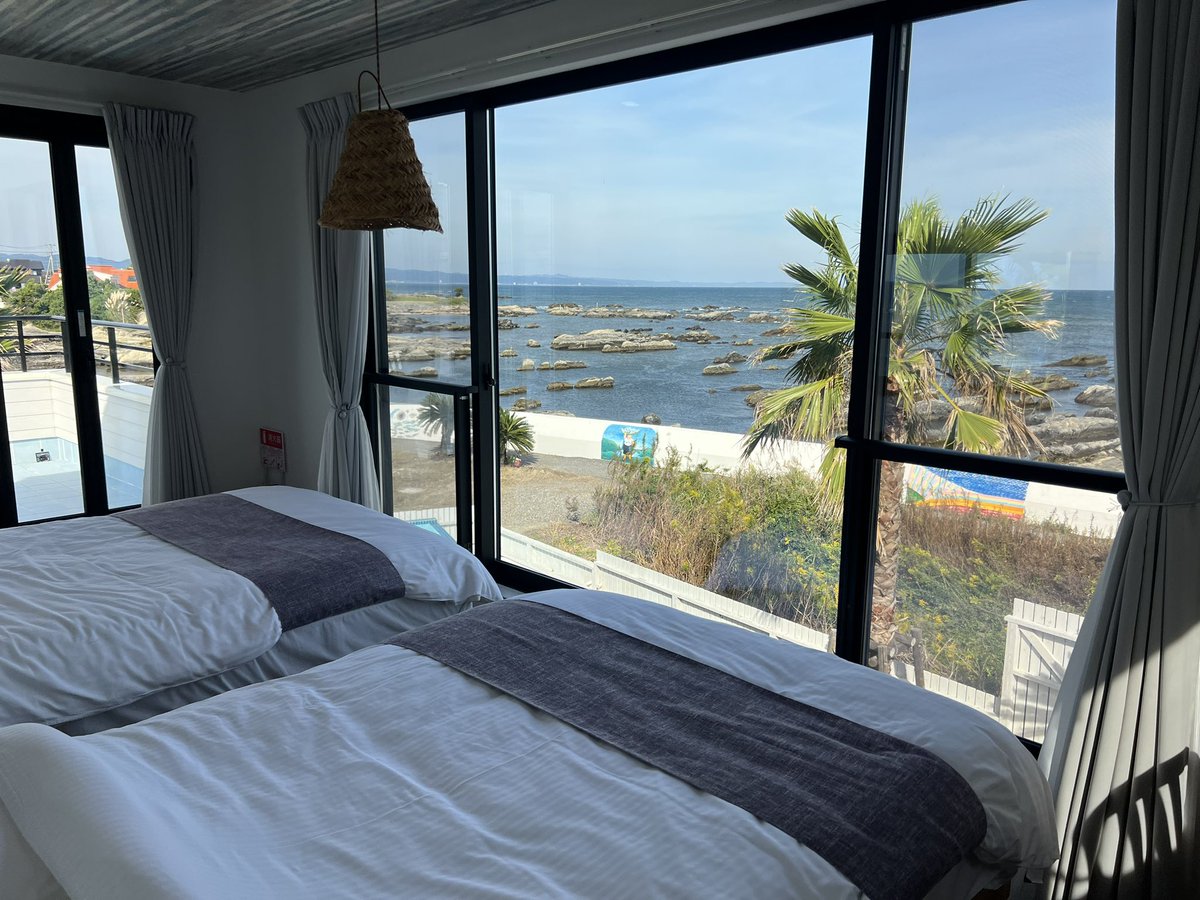 先月、南房総の海沿いにあるuminoterrace VILLA にリアルガチ現実のお友達グループと行ってきた🚗³₃

海目の前で興奮したし
何よりもレイヤー私だけだから私だけずっと自撮りしてたよ…ｸｸｸ🥹
プールもサウナも最高すぎて夕方も次の日の朝も入ってた🧖‍♀️

また絶対行きたい…皆も行ってみて✨ https://t.co/98Ji6r5tfe