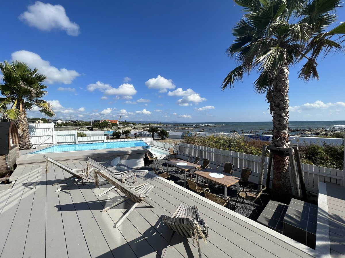 先月、南房総の海沿いにあるuminoterrace VILLA にリアルガチ現実のお友達グループと行ってきた🚗³₃

海目の前で興奮したし
何よりもレイヤー私だけだから私だけずっと自撮りしてたよ…ｸｸｸ🥹
プールもサウナも最高すぎて夕方も次の日の朝も入ってた🧖‍♀️

また絶対行きたい…皆も行ってみて✨ https://t.co/98Ji6r5tfe