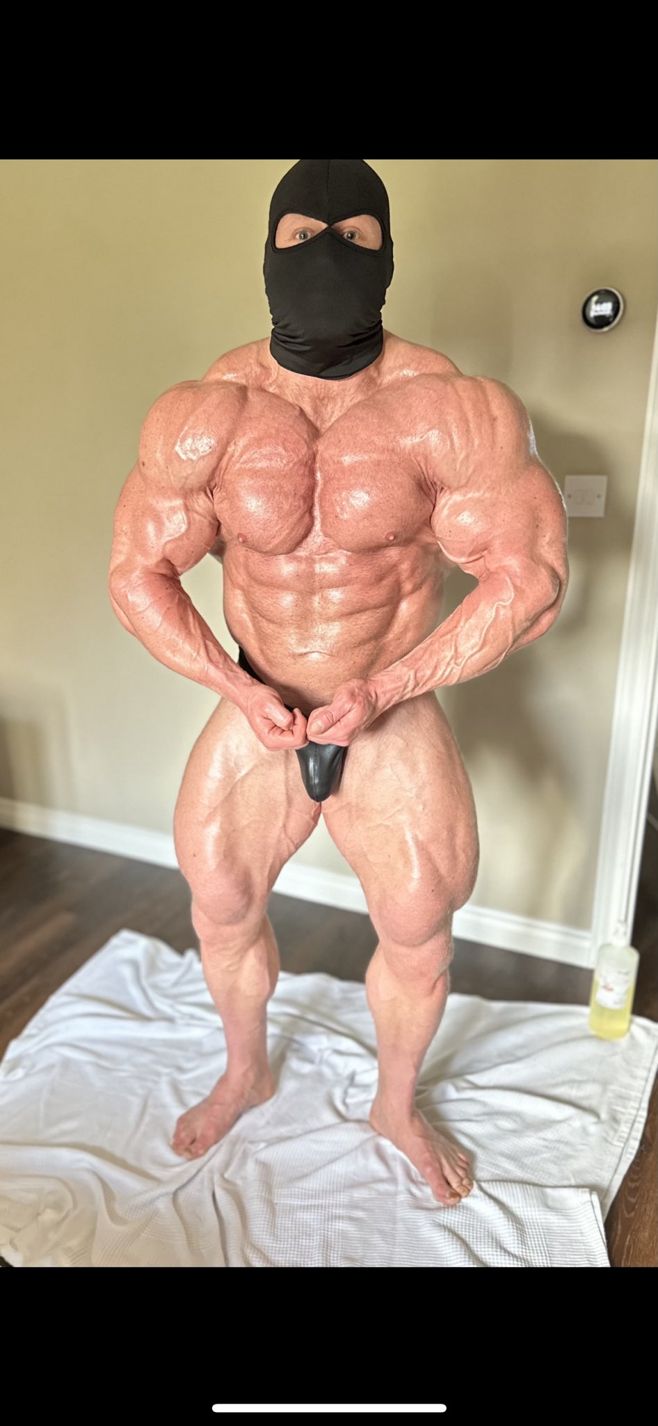 THE MASKED BODYBUILDER - 💪🏽🏋🏼😈 on X: Applications open… Need a  personal assistant to oil me up 🤔😉 75% off both sites… the deal won't  last long ⬇️⬇️⬇️ t.coSAibMUHsBw t.coXmKo2Rvwsn  t.co2JRy7ln2sl 