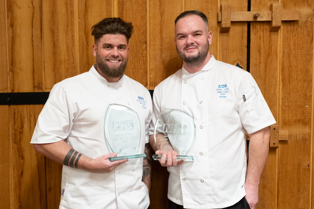 HEFMAUK's tweet photo. Congratulations to Darby Hayhurst and Dylan Lucas from Royal Blackburn Hospital, winners of NHS Chef 2023 #NHSChef https://t.co/rxWsMLPMVf https://t.co/8IPE43F4fO